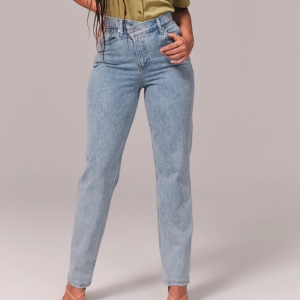 NWT ABERCROMBIE WOMENS CURVE LOVE 90s STRAIGHT ULTRA HIGH RISE.